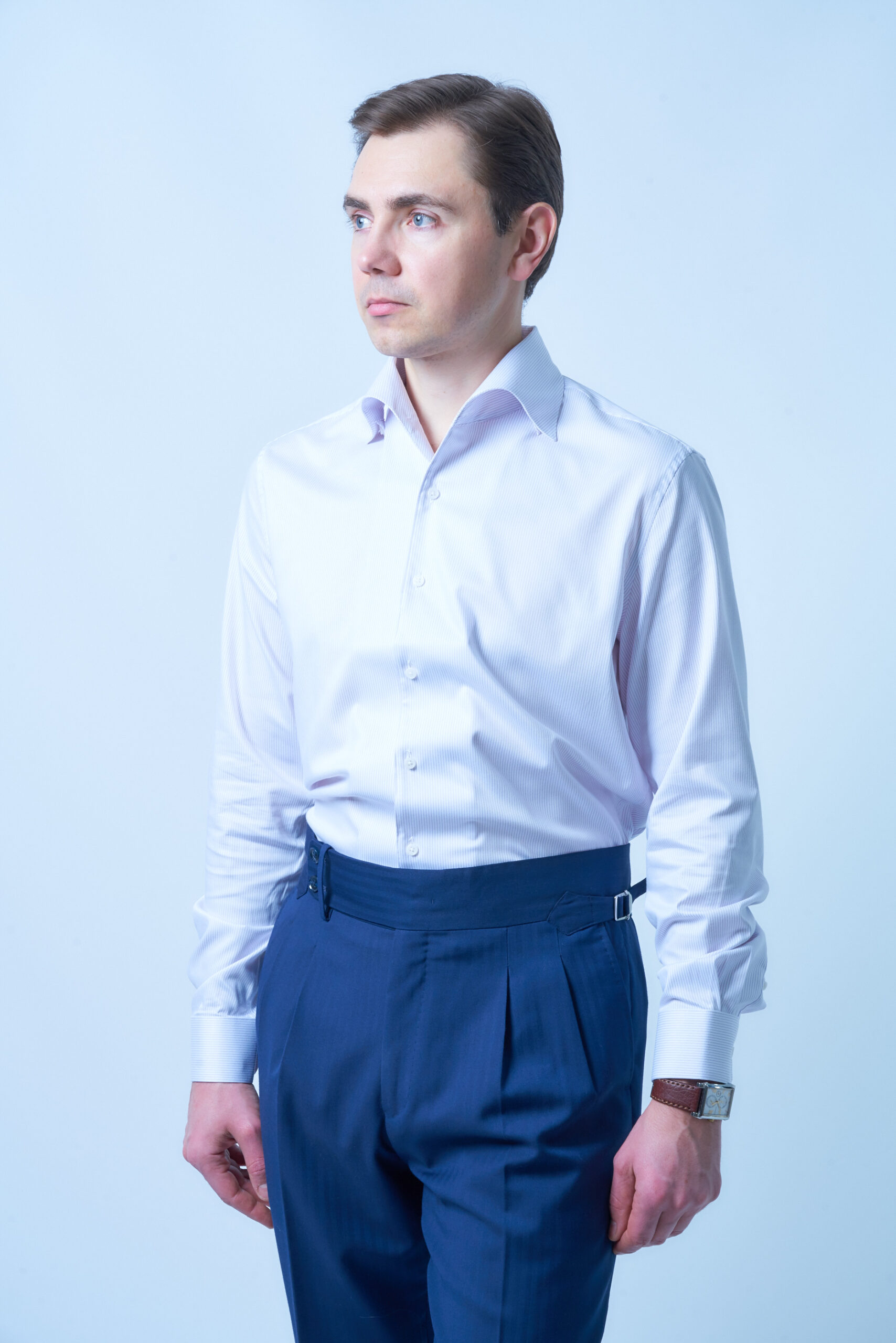 Сорочка в тонкую бело-фиолетовую полоску с цельнокройным воротником One piece collar Kingsence